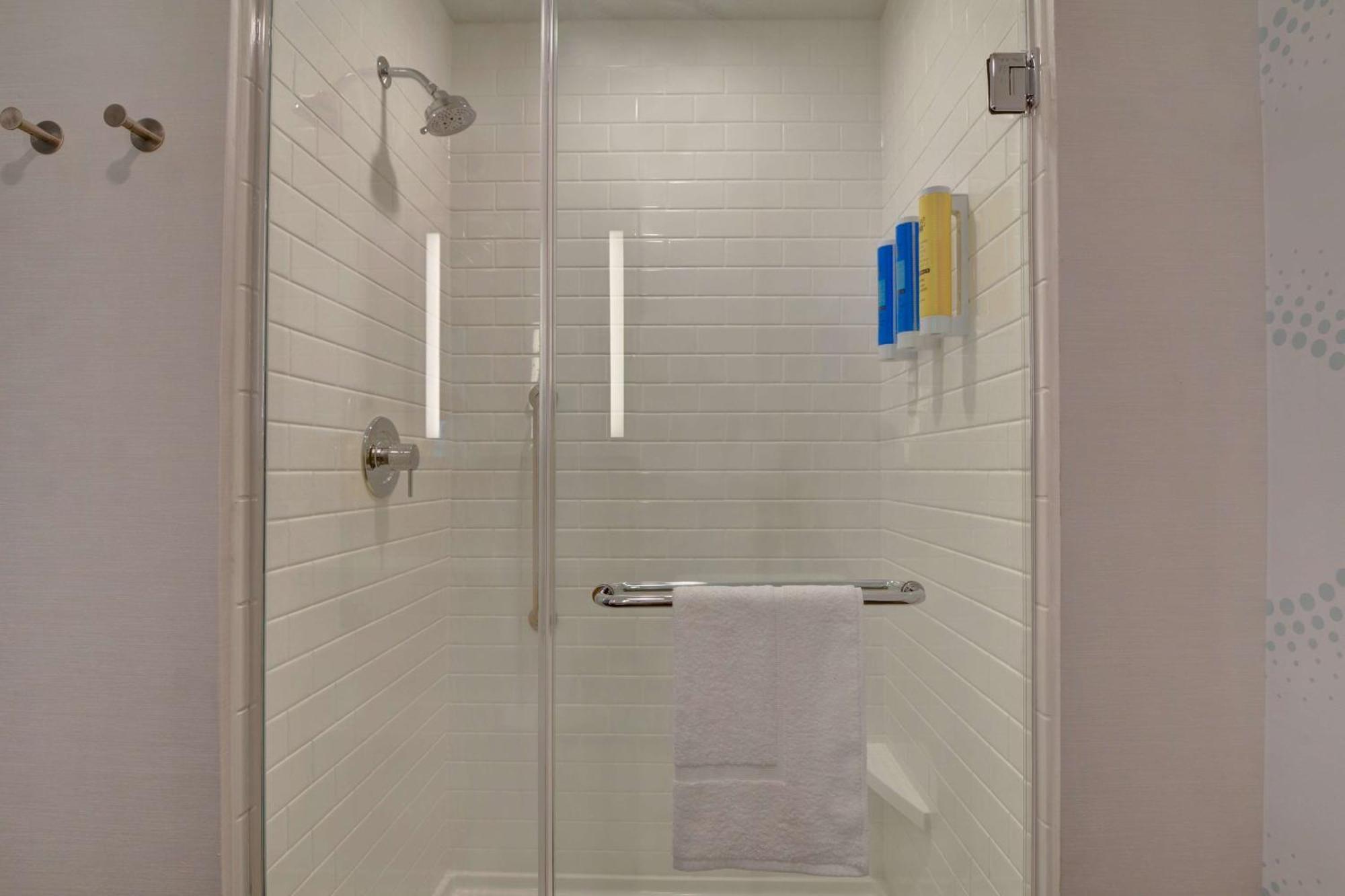 Tru By Hilton St. Petersburg Downtown Central Ave Bagian luar foto